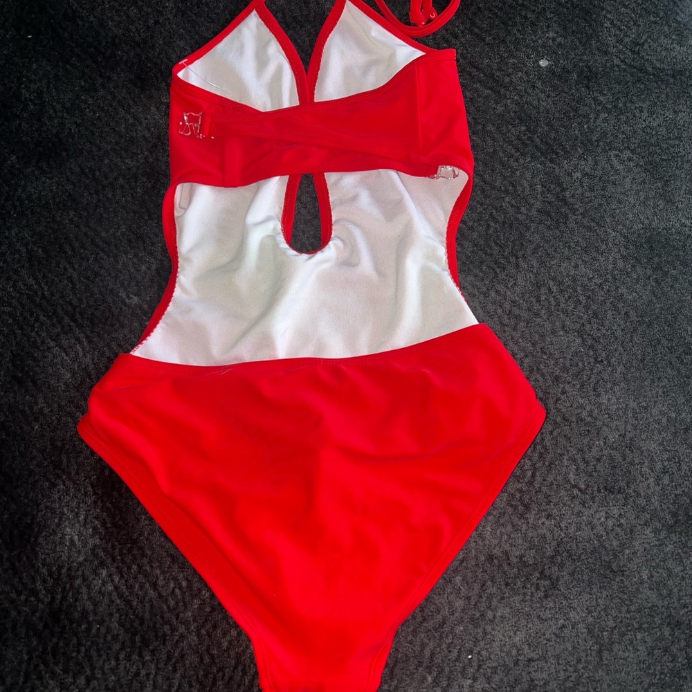 Red cut out 1 pieces swim suit - Picture 2 of 3